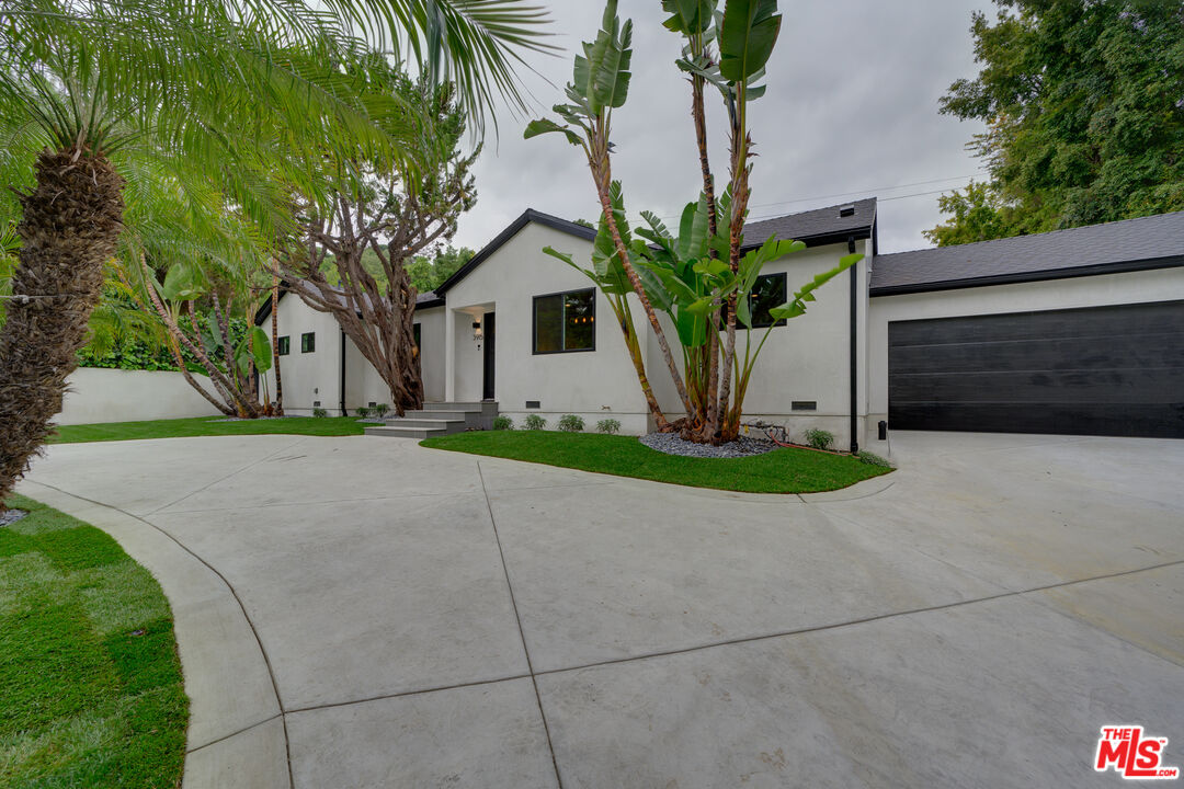 3915 Coldwater Canyon Ave