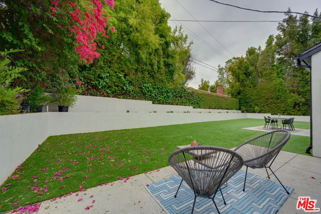 3915 Coldwater Canyon Ave