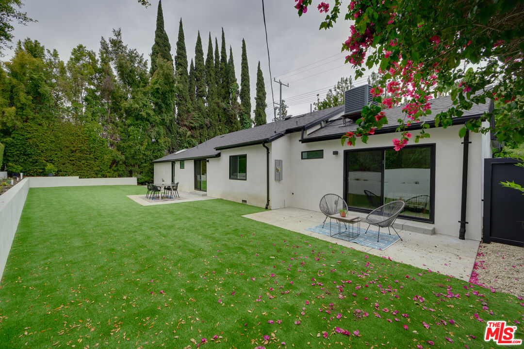 3915 Coldwater Canyon Ave