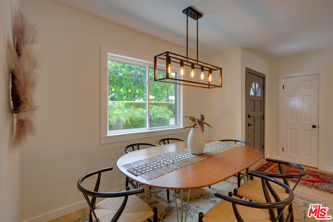 3915 Coldwater Canyon Ave