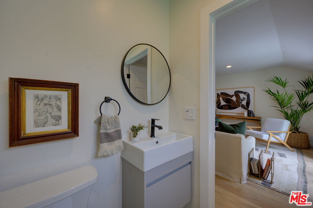 3915 Coldwater Canyon Ave