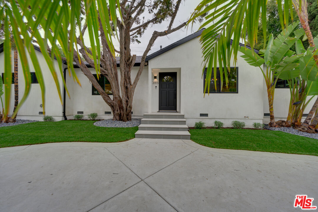 3915 Coldwater Canyon Ave