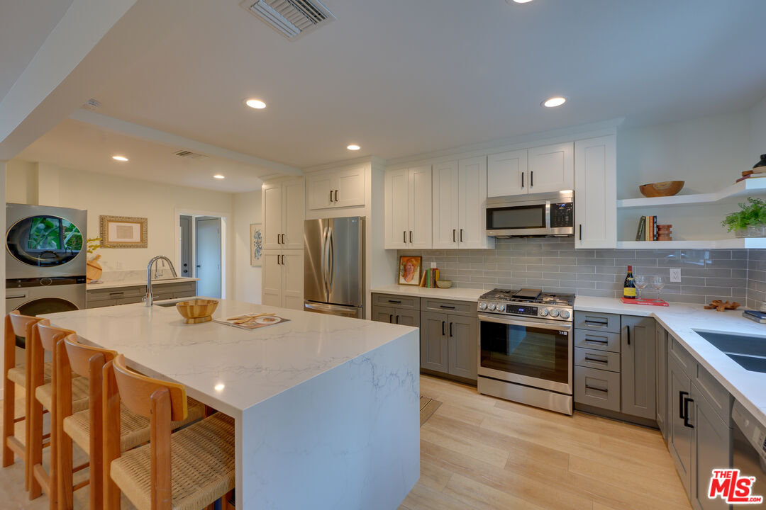 3915 Coldwater Canyon Ave