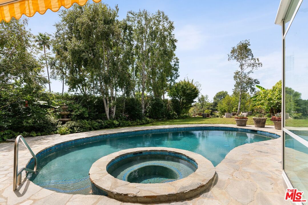 2229 Stradella Rd