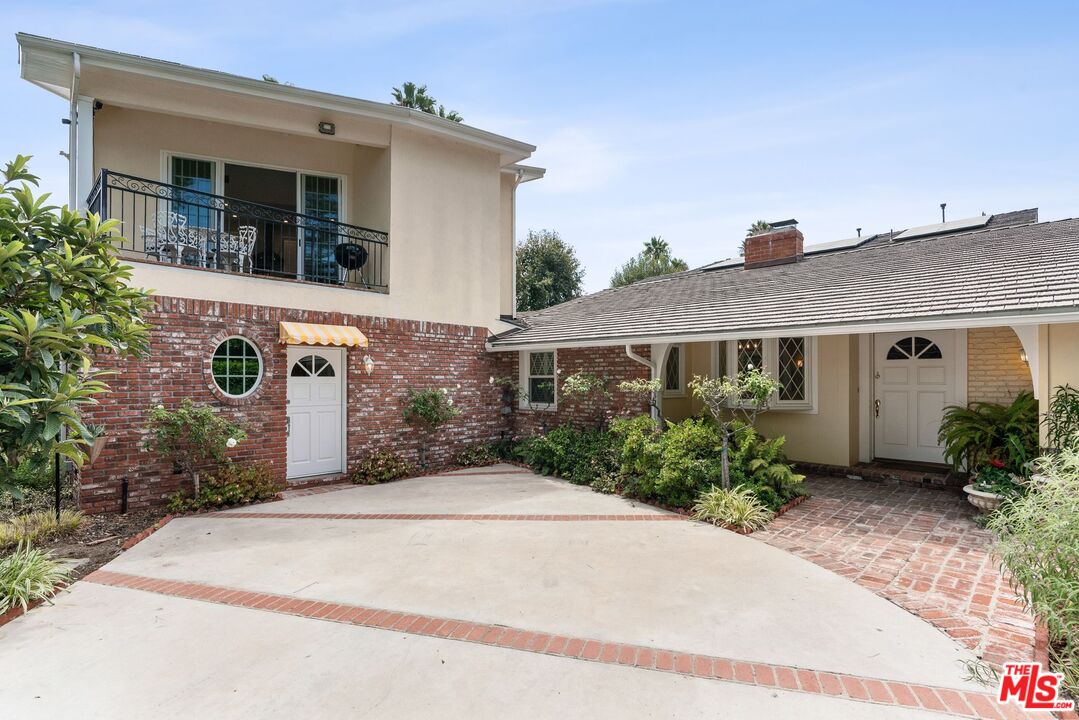 2229 Stradella Rd