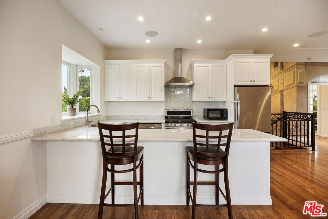 2229 Stradella Rd