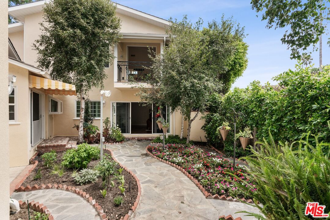 2229 Stradella Rd