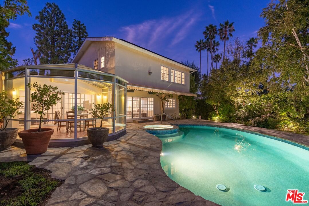2229 Stradella Rd