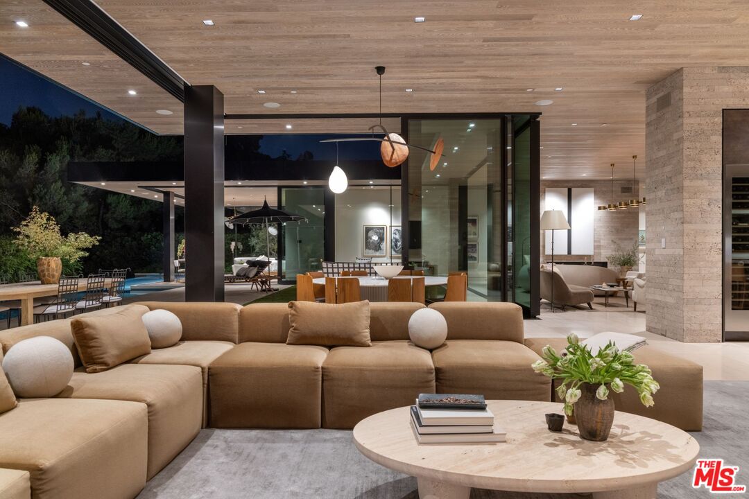 1335 Carla Ln