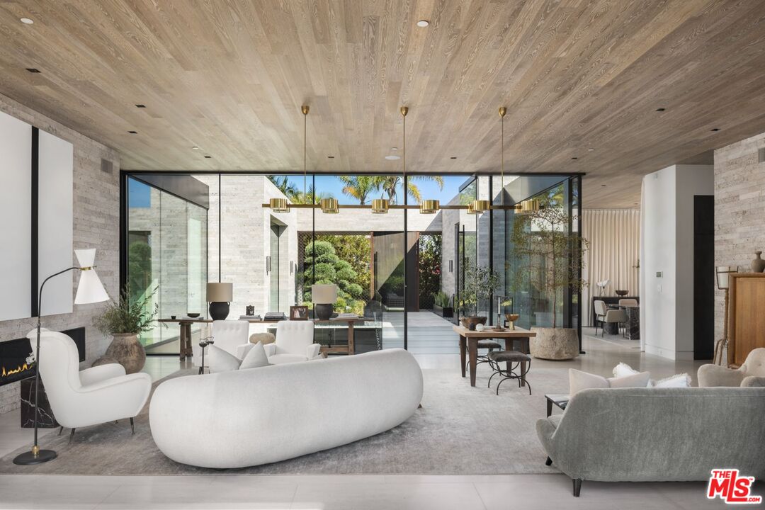 1335 Carla Ln