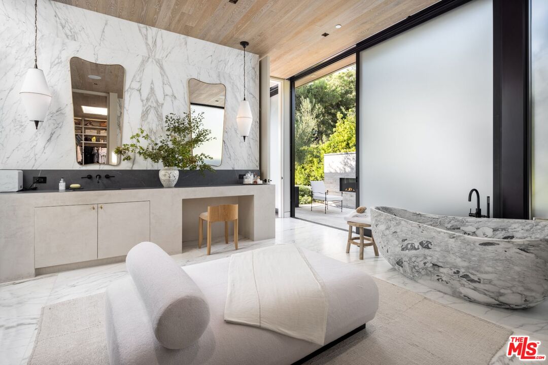 1335 Carla Ln