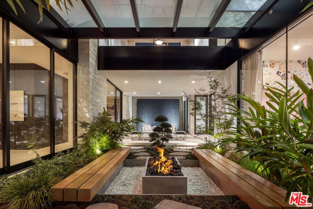 1335 Carla Ln