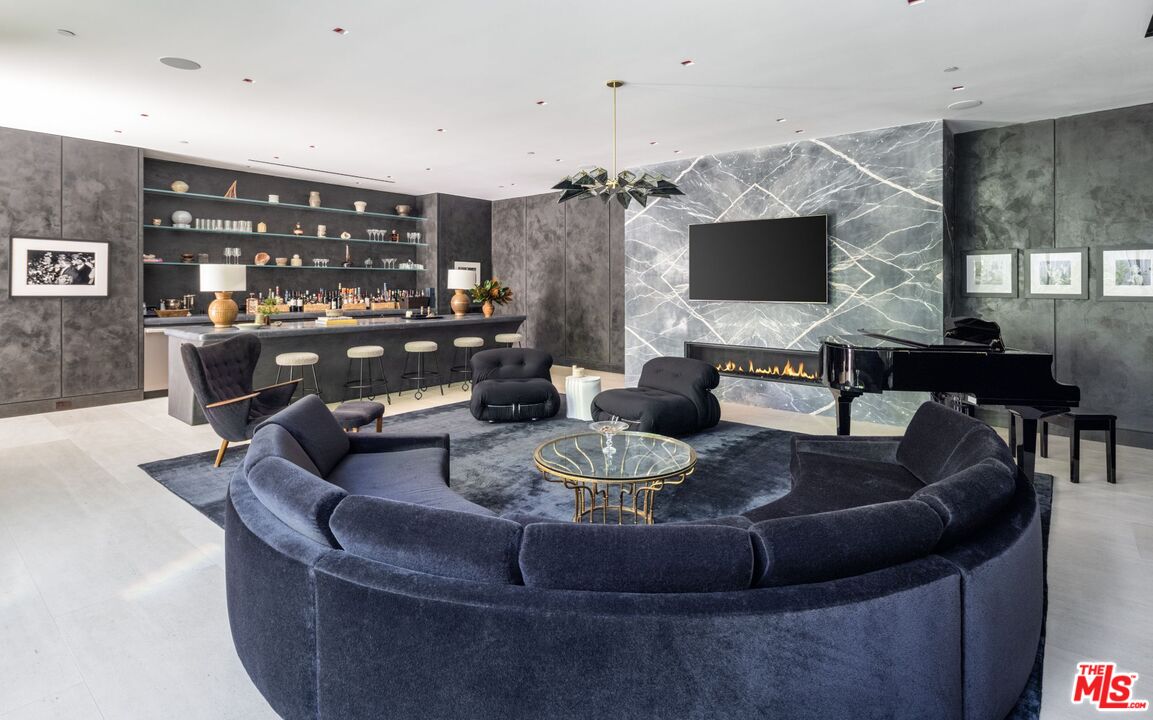 1335 Carla Ln