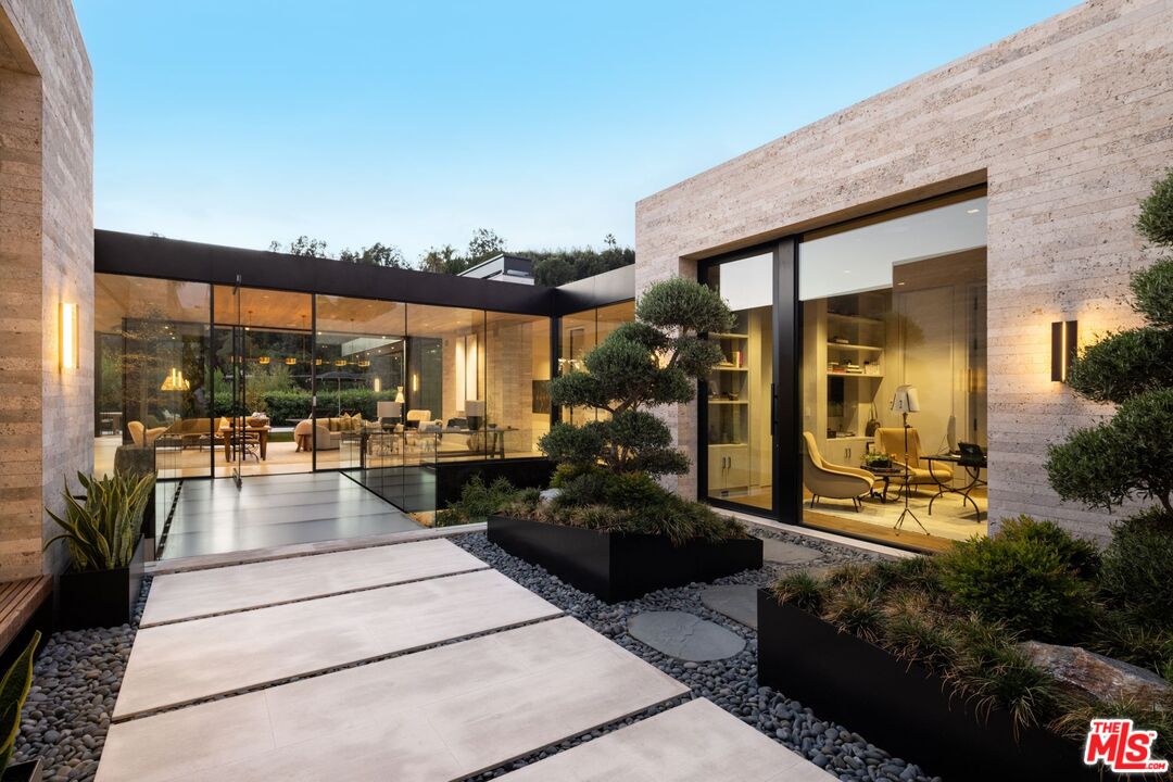 1335 Carla Ln