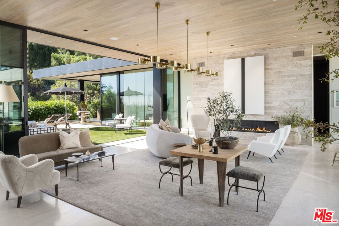 1335 Carla Ln