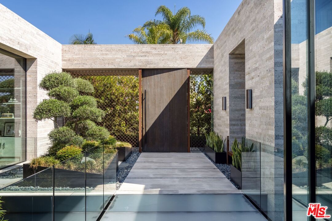 1335 Carla Ln