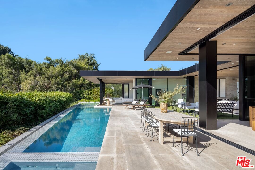 1335 Carla Ln