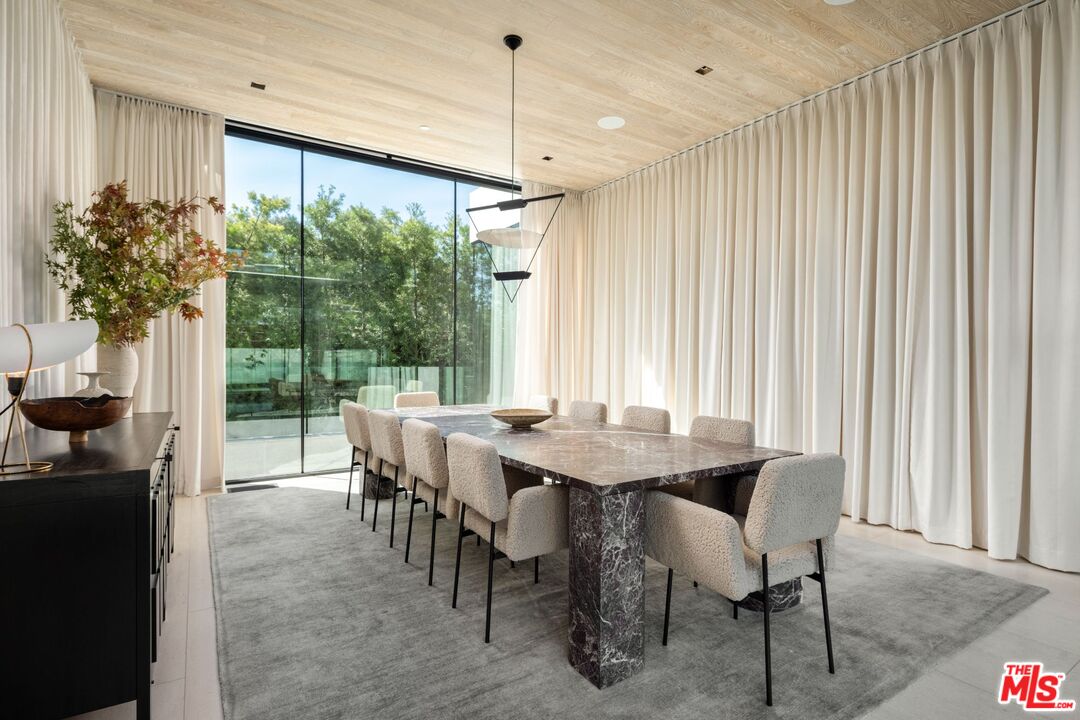1335 Carla Ln