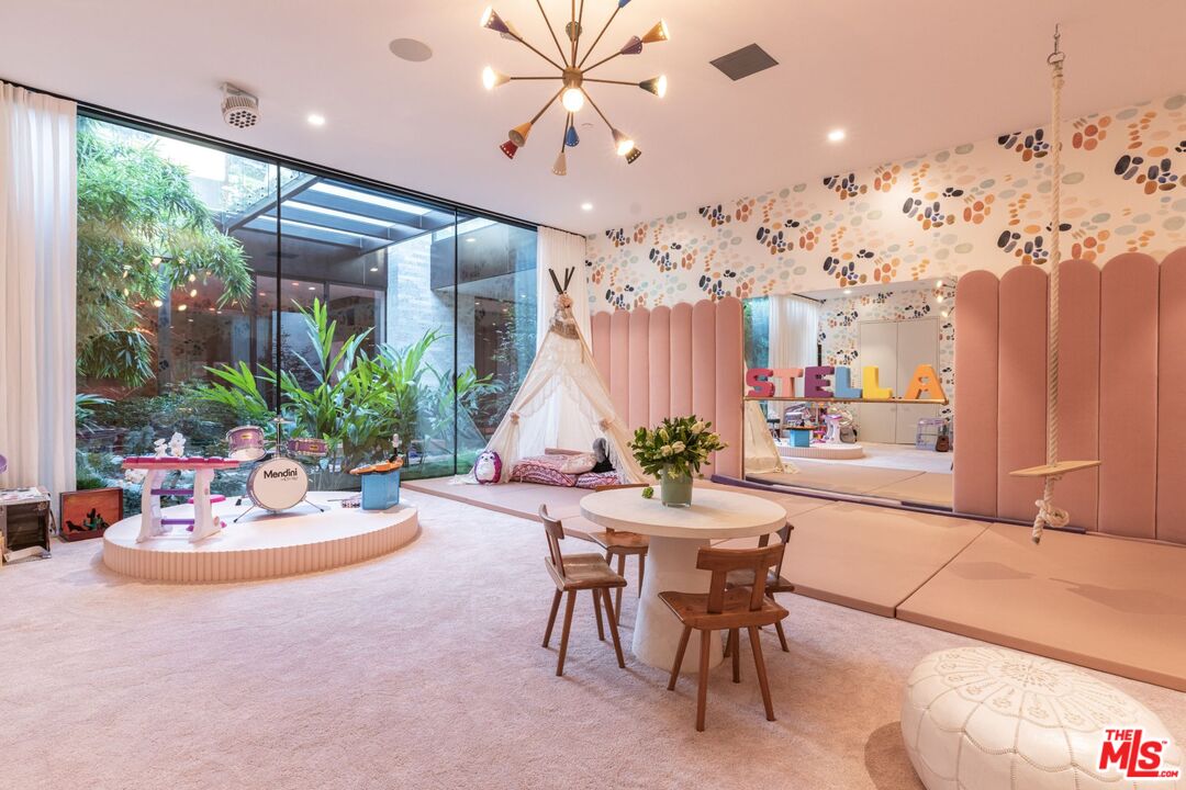 1335 Carla Ln