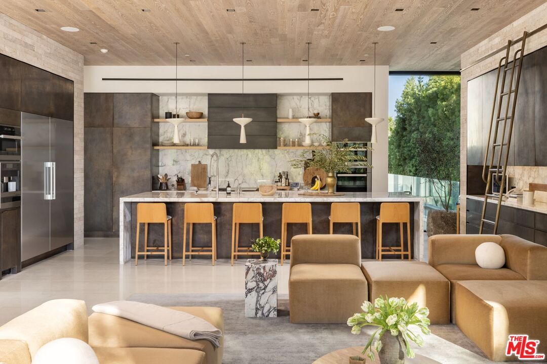 1335 Carla Ln