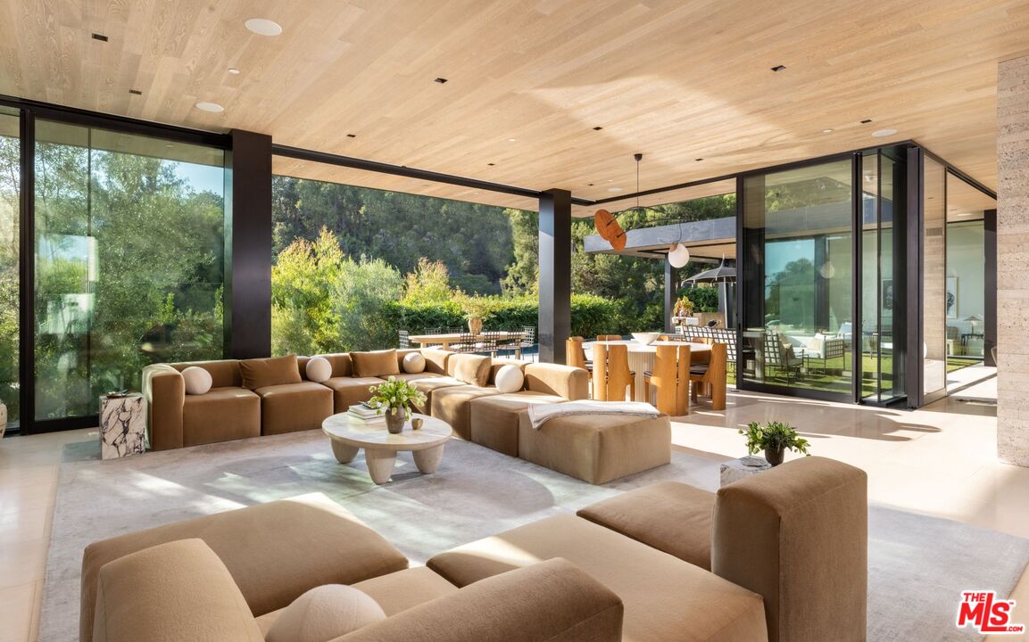 1335 Carla Ln