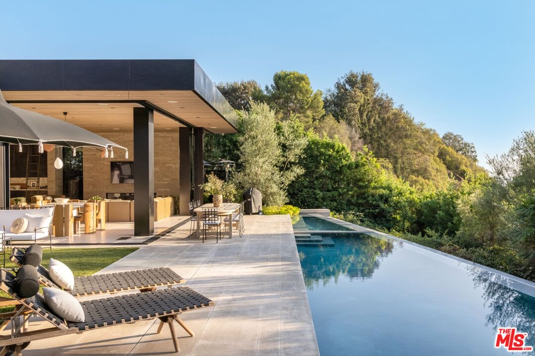1335 Carla Ln