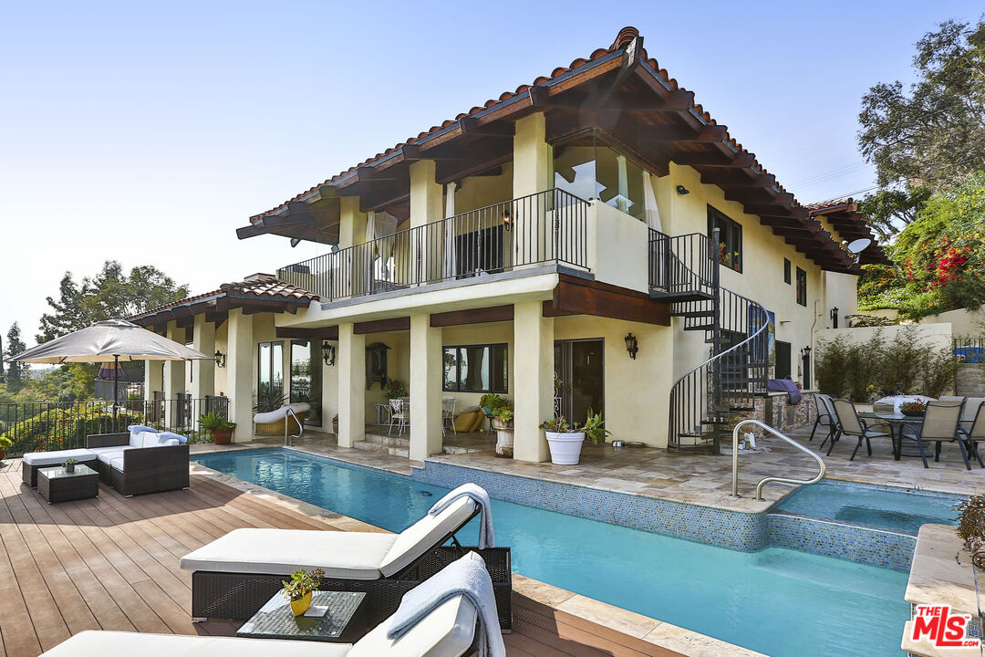 3504 Coast View Dr