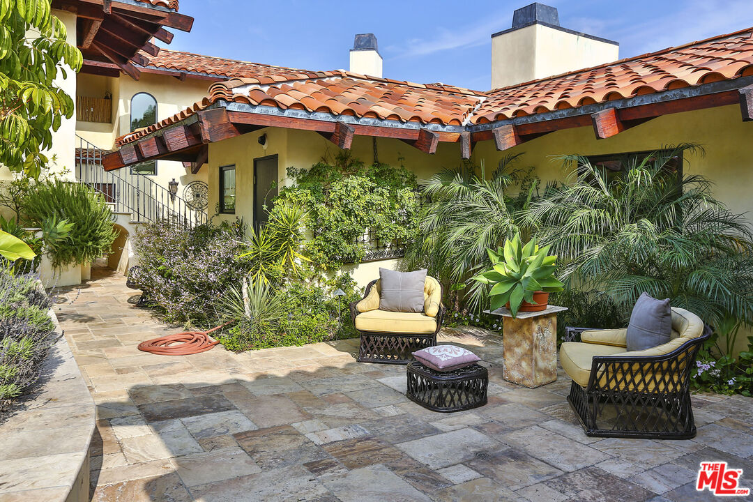 3504 Coast View Dr