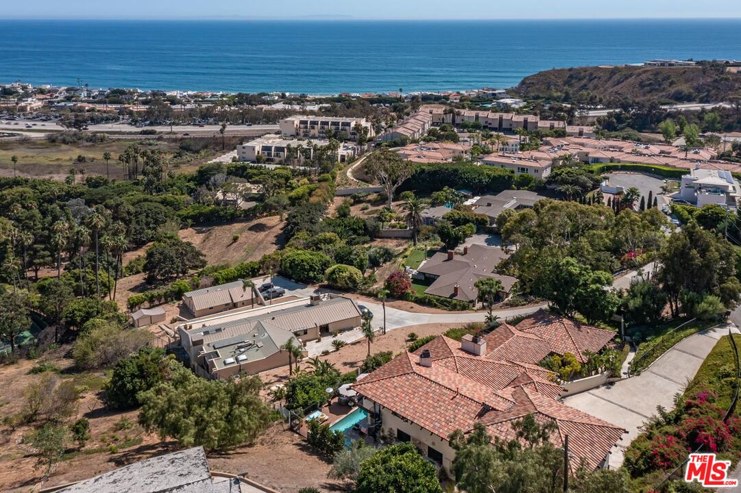 3504 Coast View Dr