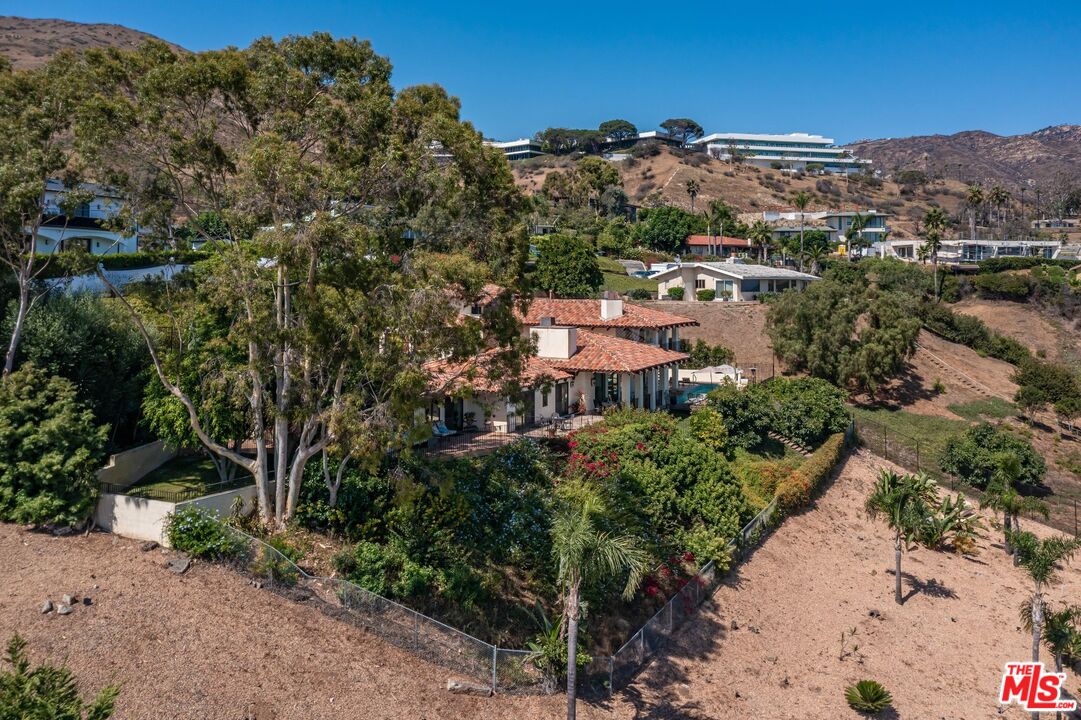 3504 Coast View Dr