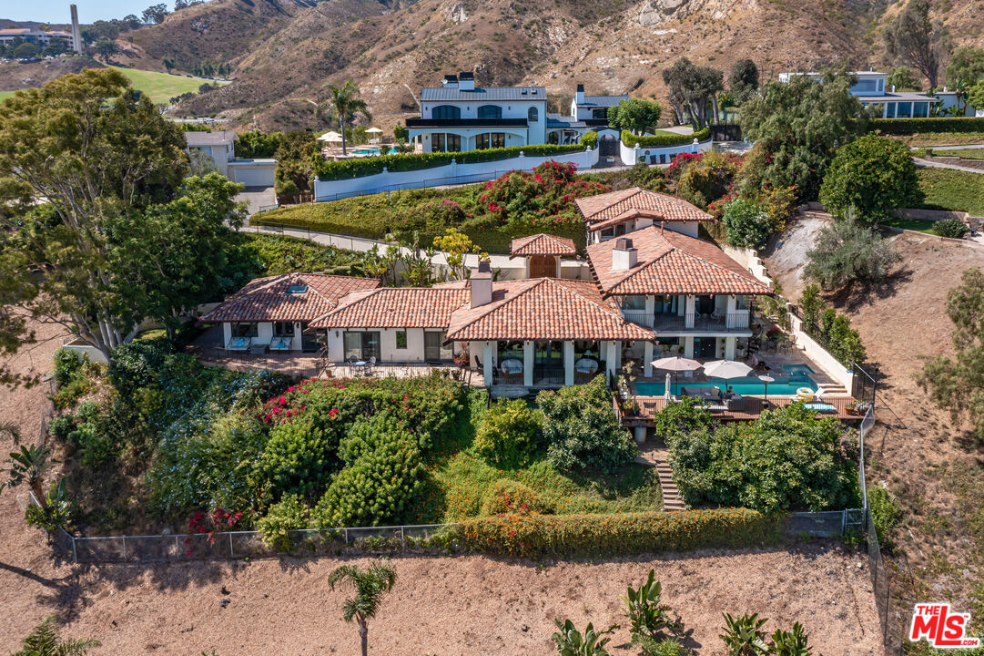 3504 Coast View Dr