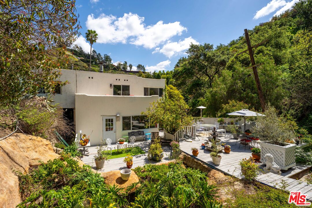 1001 N Beverly Glen Blvd