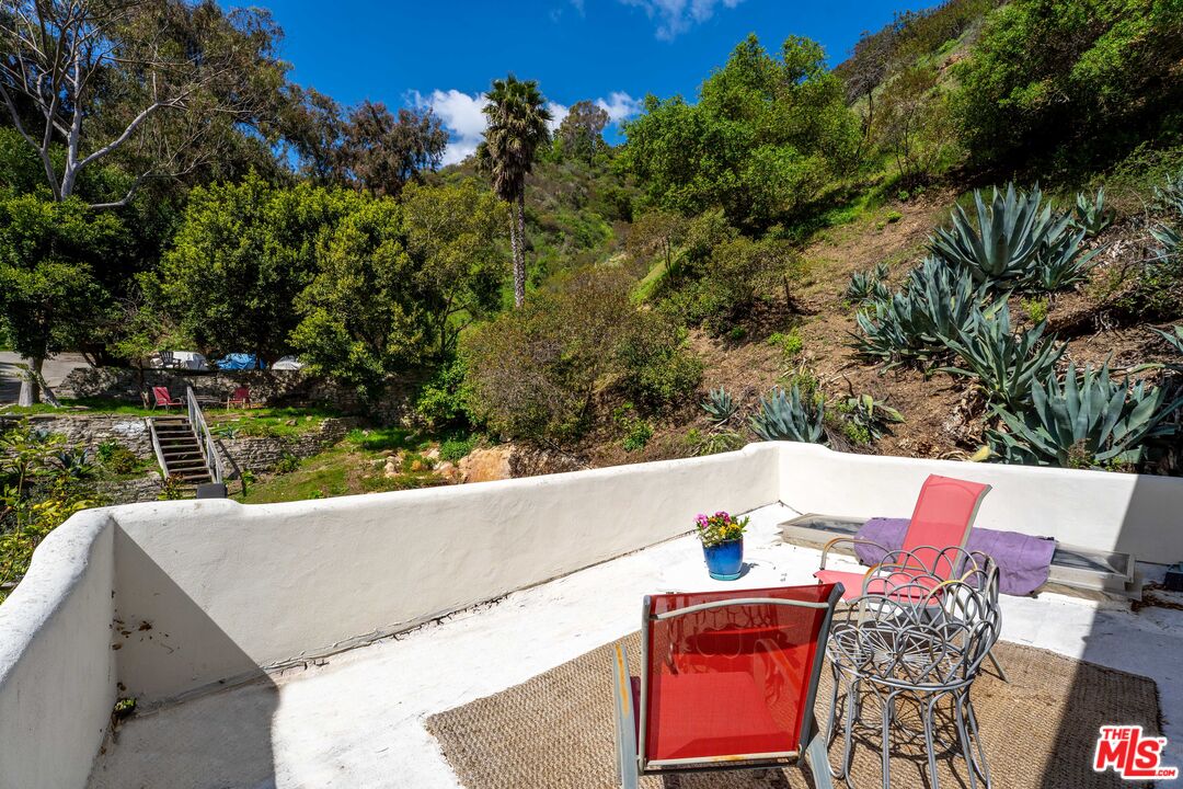 1001 N Beverly Glen Blvd