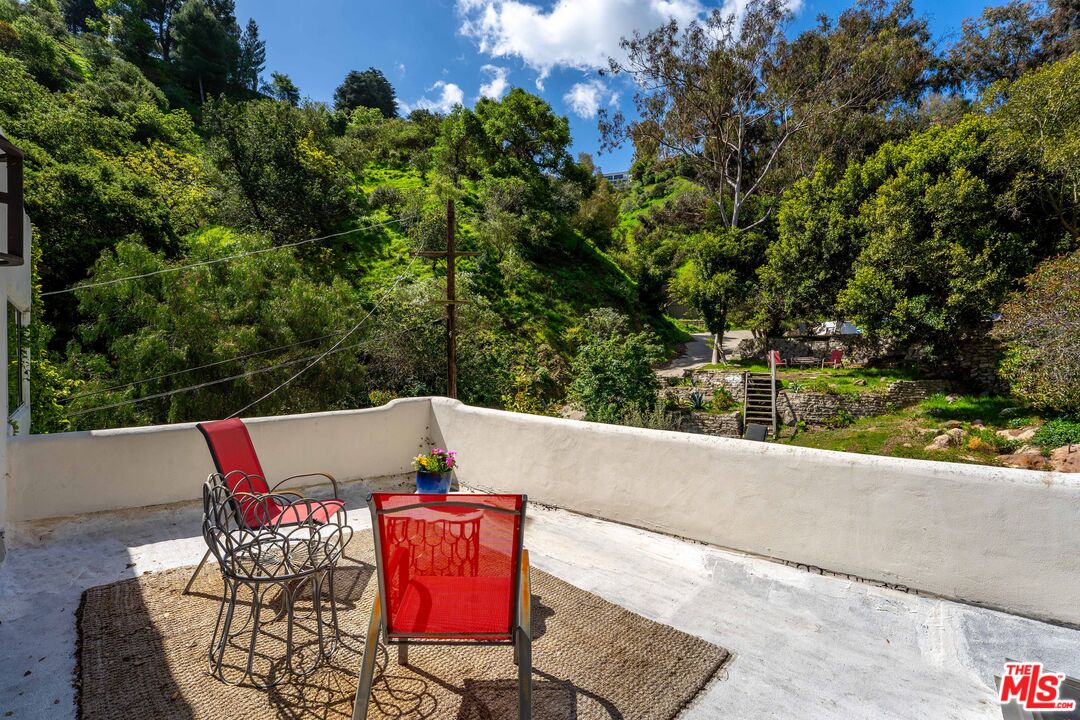 1001 N Beverly Glen Blvd