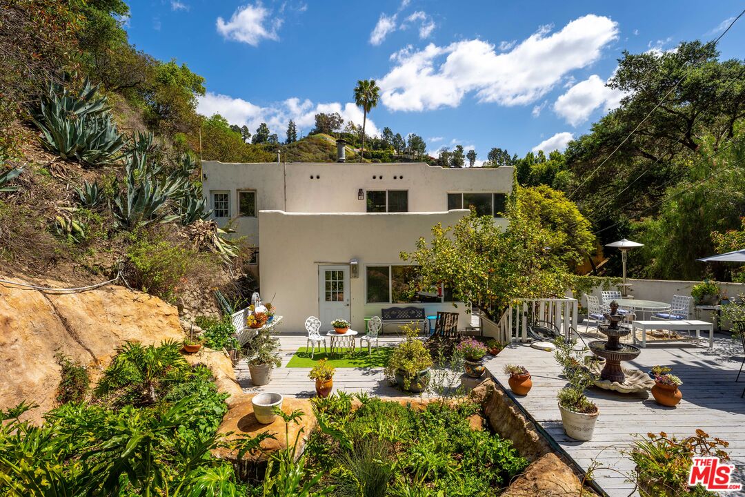 1001 N Beverly Glen Blvd