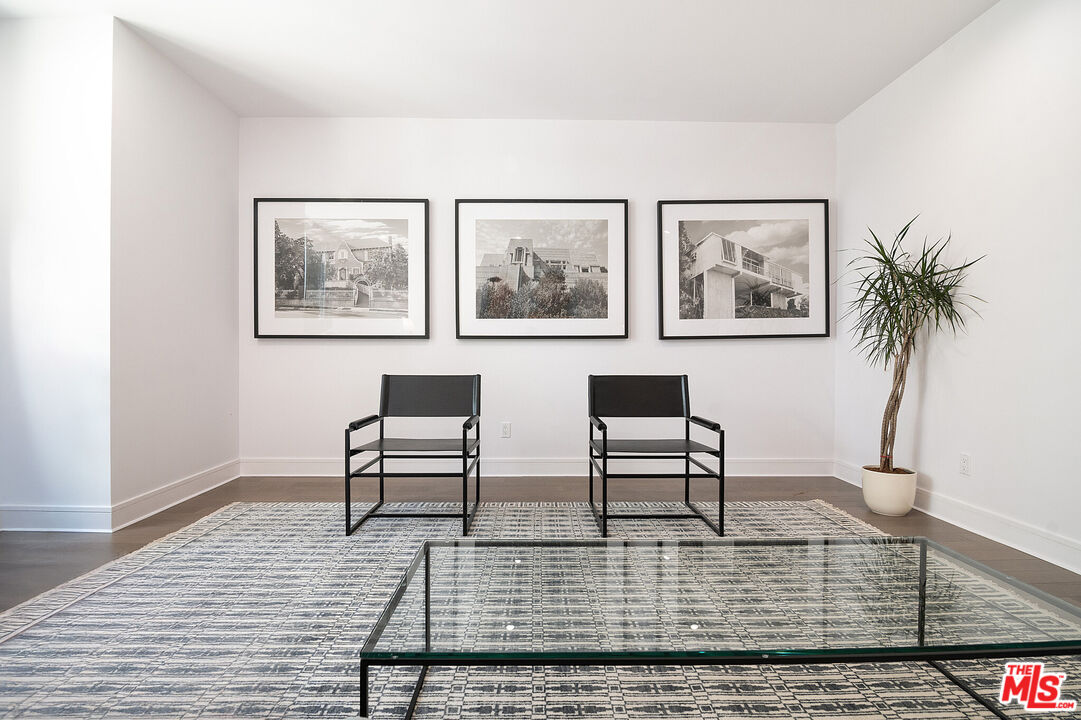 1400 N Fuller Ave Unit: 12