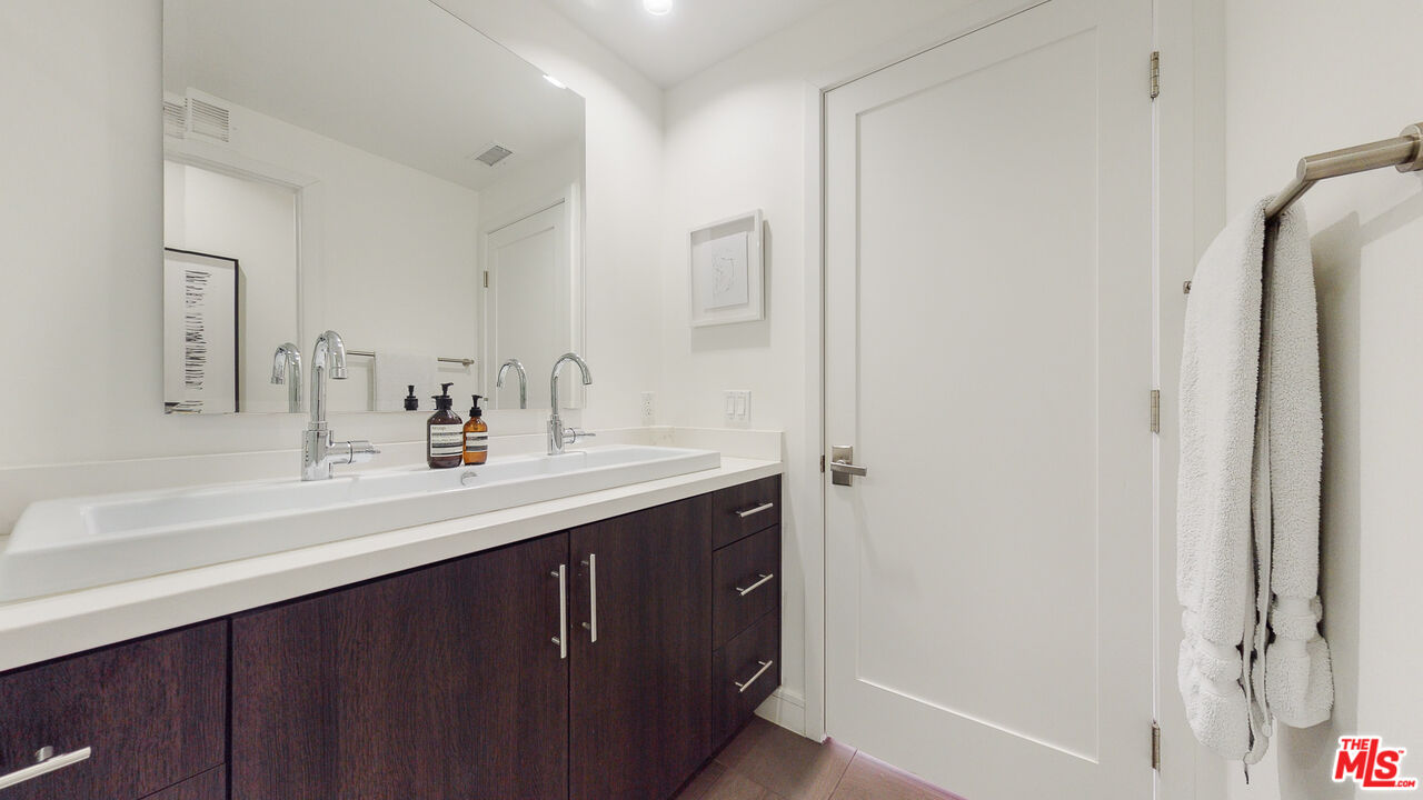 1400 N Fuller Ave Unit: 12