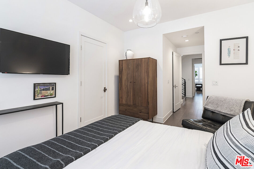 1400 N Fuller Ave Unit: 12