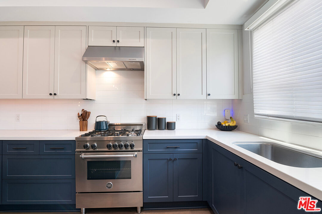 1400 N Fuller Ave Unit: 12