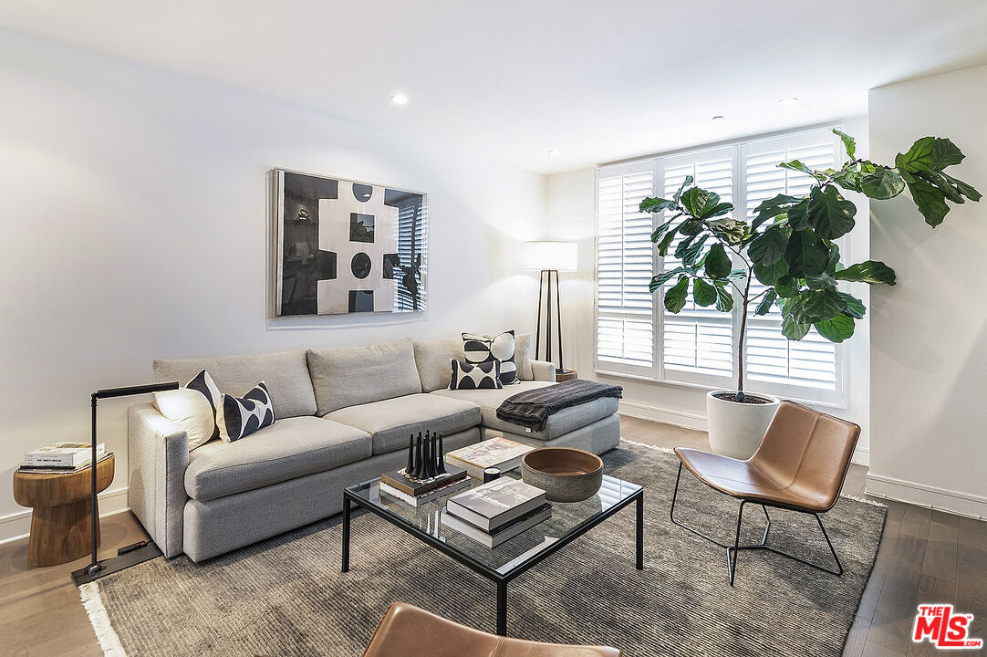 1400 N Fuller Ave Unit: 12