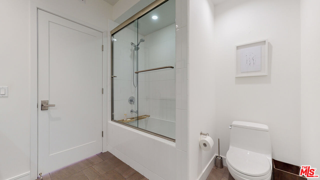 1400 N Fuller Ave Unit: 12