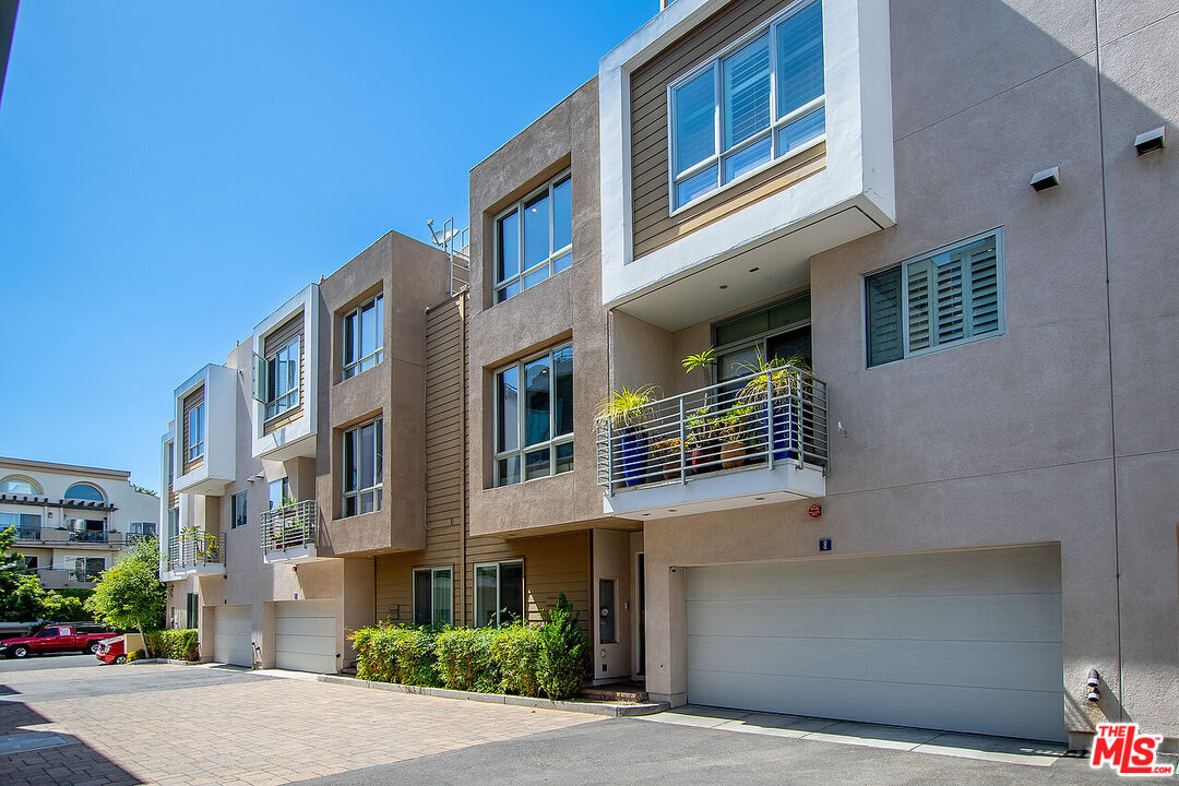 1400 N Fuller Ave Unit: 12