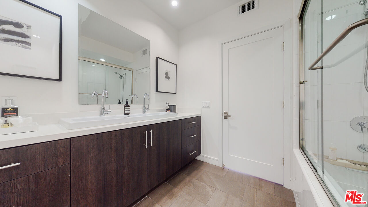 1400 N Fuller Ave Unit: 12