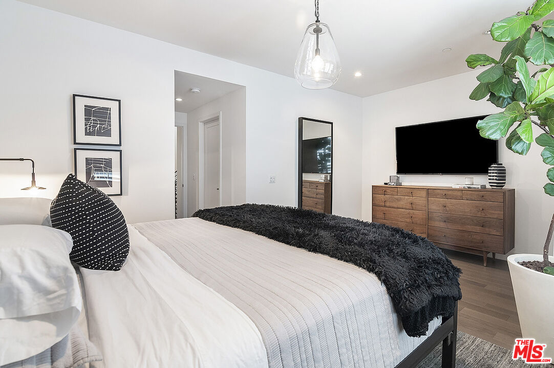 1400 N Fuller Ave Unit: 12