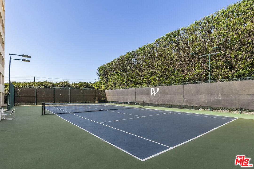 1131 Alta Loma Rd Unit: 415