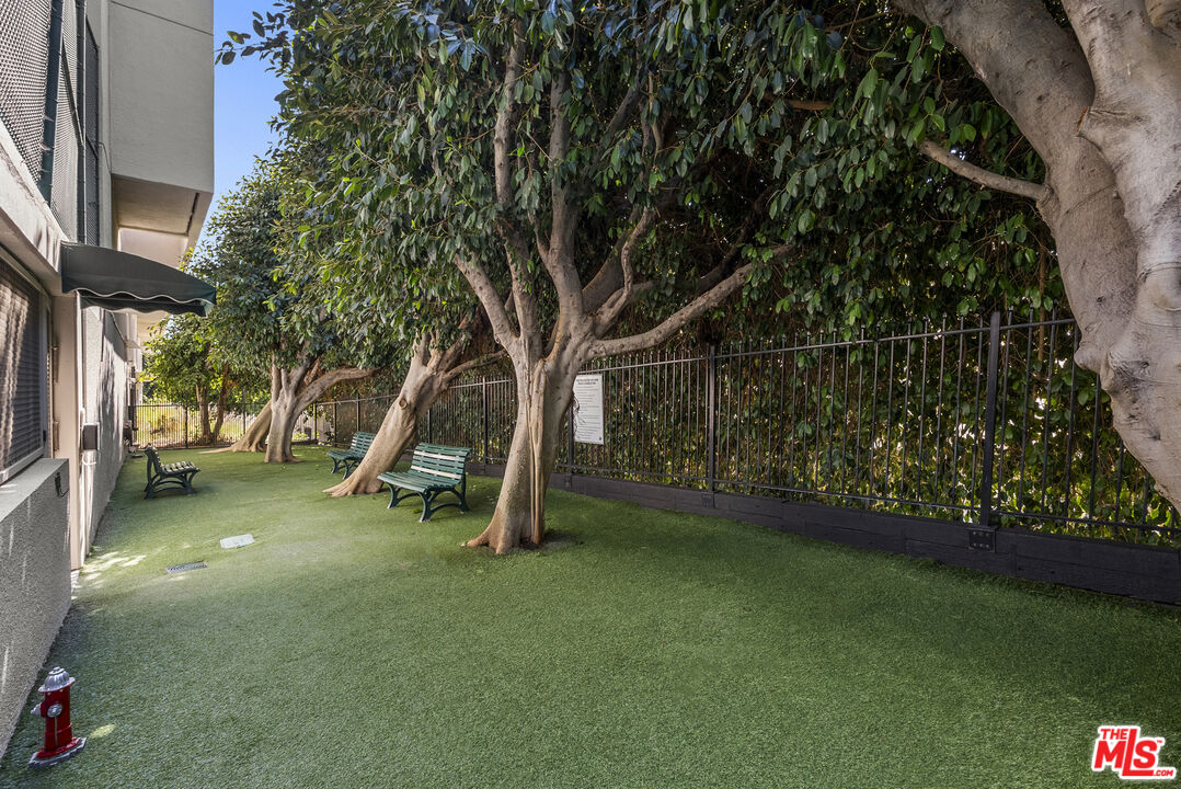 1131 Alta Loma Rd Unit: 415