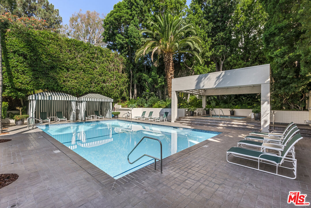 1131 Alta Loma Rd Unit: 415