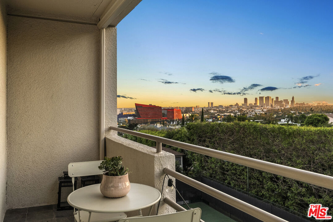 1131 Alta Loma Rd Unit: 415
