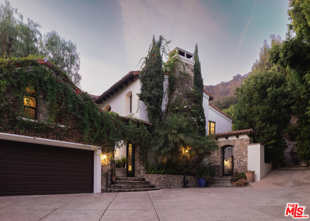 9301 Cherokee Ln
