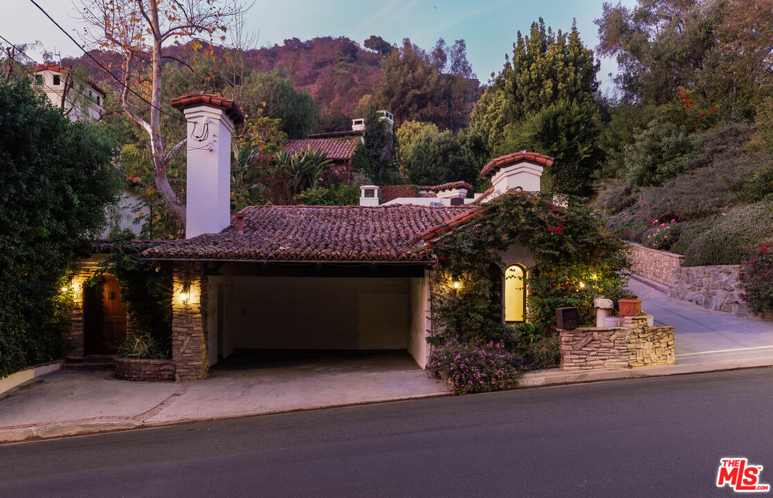 9301 Cherokee Ln